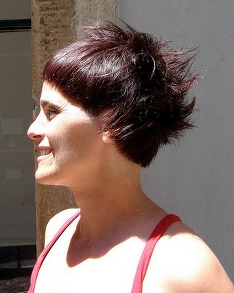 asymetryczne fryzury krótkie, krótszy bok, uczesanie damskie zdjęcie numer 32A